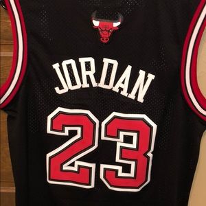 Jordan bulls 23 jersey
